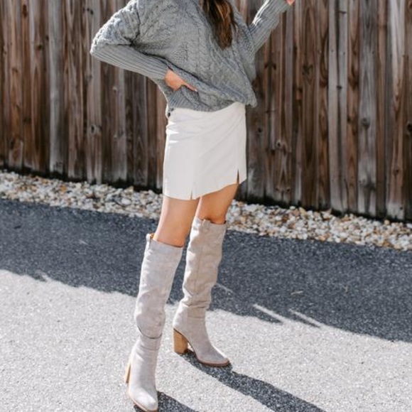 Cream faux leather mini skirt, size XS, NWT - Picture 2 of 8